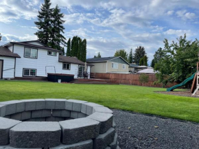 Quiet Retreat with Hot Tub, Pool Table and Spacious Yard